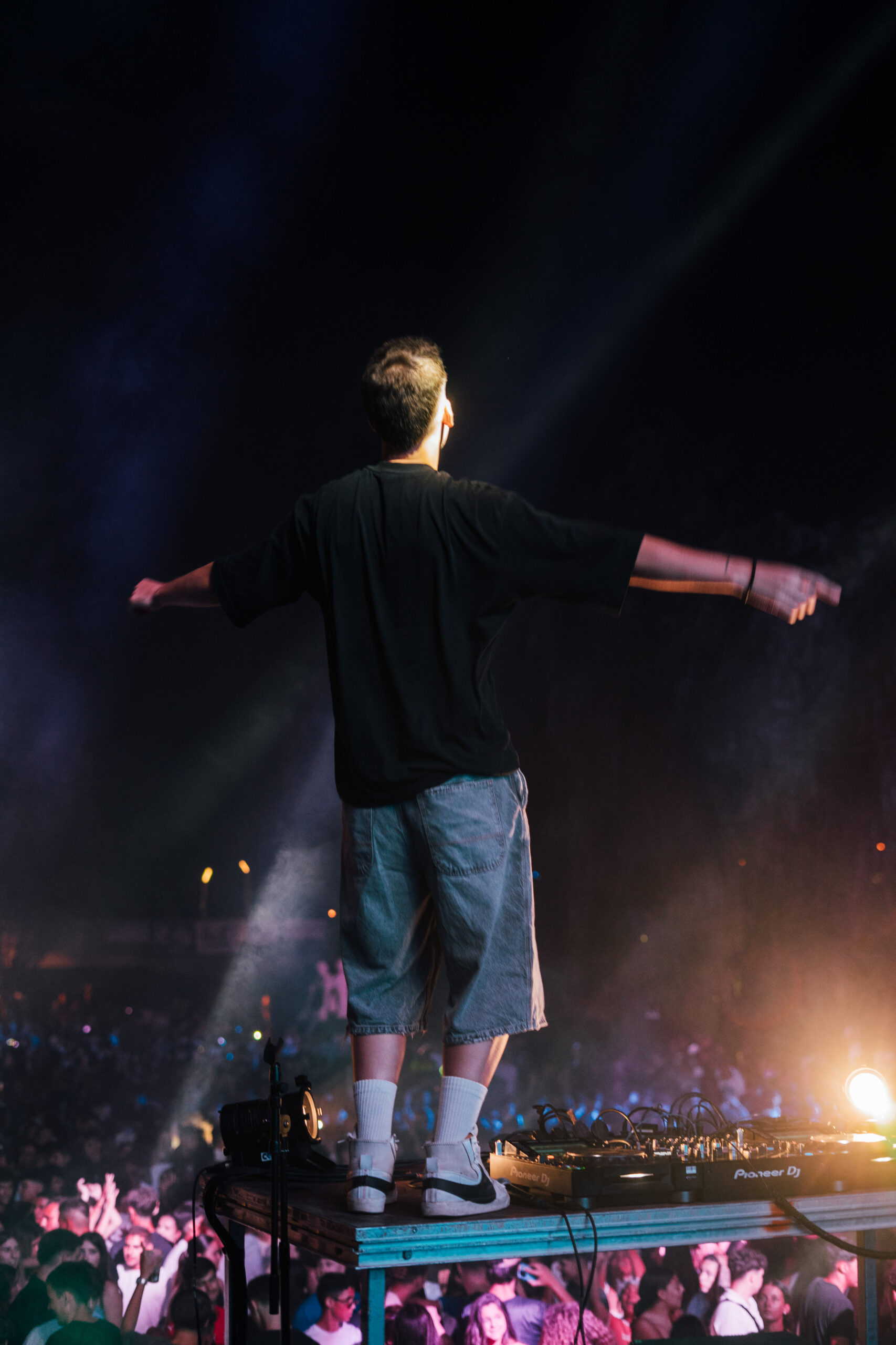 Switch_Agency_Banner Imagen de un DJ contratado por una agencia de Booking de DJ's.